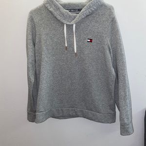 grey tommy hilfiger sweatshirt